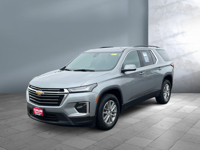 2023 Chevrolet Traverse LT Cloth in Sterling Gray Metallic — front three-quarter view