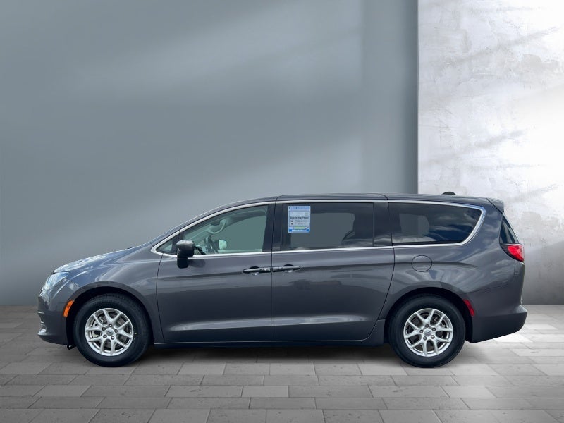 2023 Chrysler Voyager — detail view
